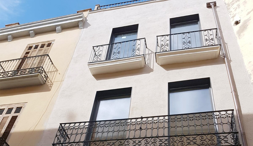 Projecte de reforma d'un habitatge existent entre mitgeres
