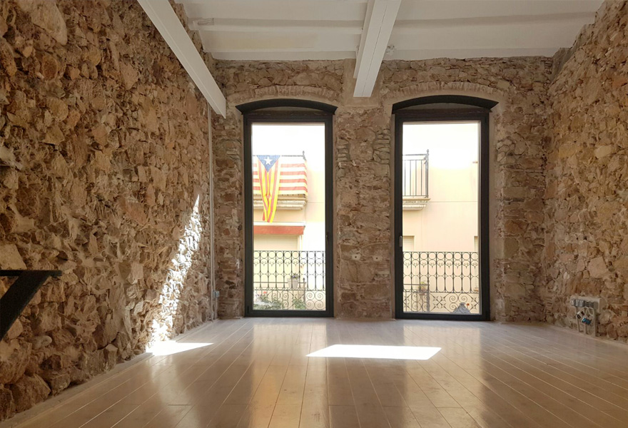 Projecte de reforma d'un habitatge existent entre mitgeres