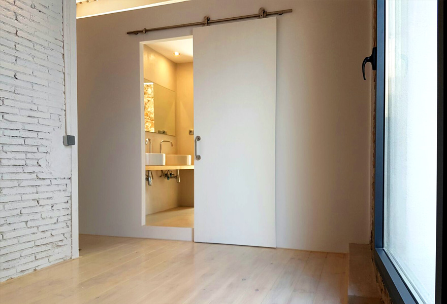 Projecte de reforma d'un habitatge existent entre mitgeres