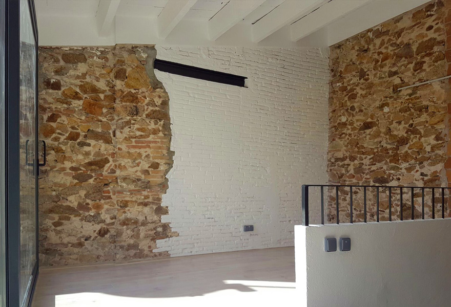 Projecte de reforma d'un habitatge existent entre mitgeres