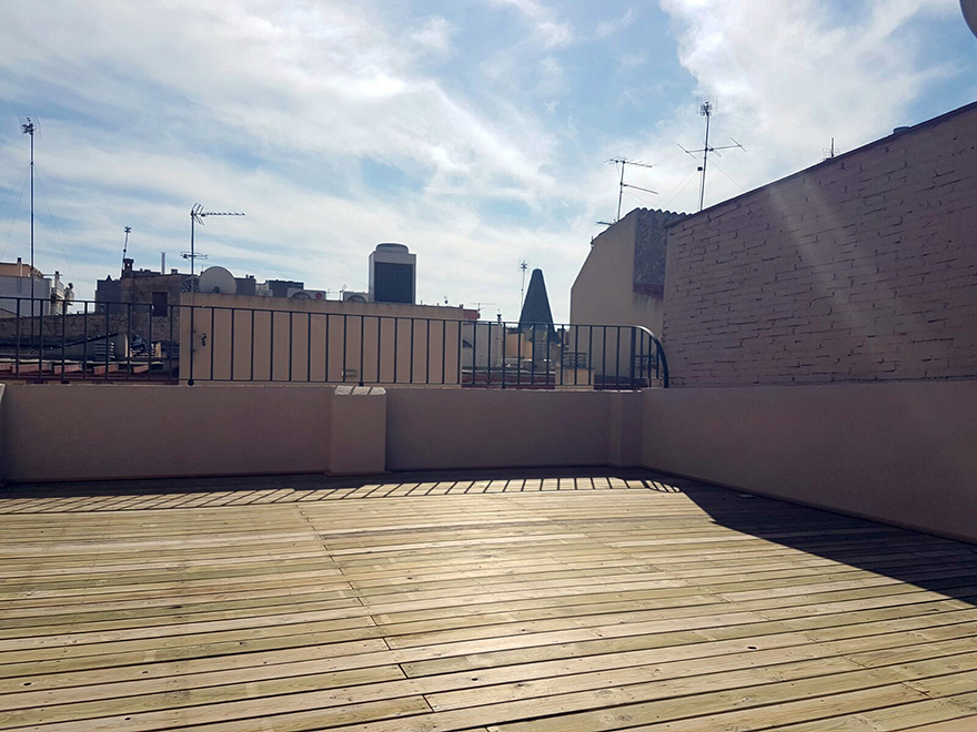 Projecte de reforma d'un habitatge existent entre mitgeres